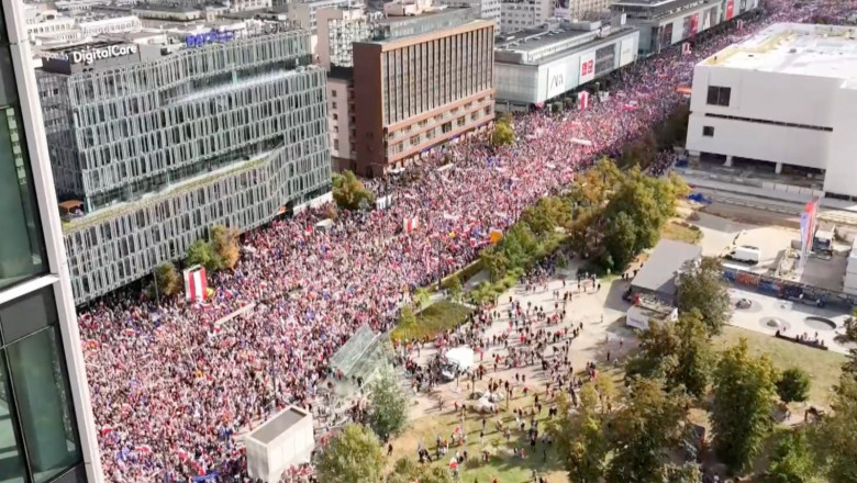 Photo of foto | Miting de amploare în Varșovia. Peste un milion de oameni au ieșit în stradă, cu două săptămâni înainte de alegeri